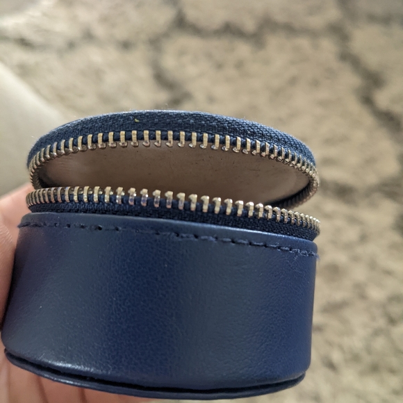 Louis Vuitton horizon ear buds